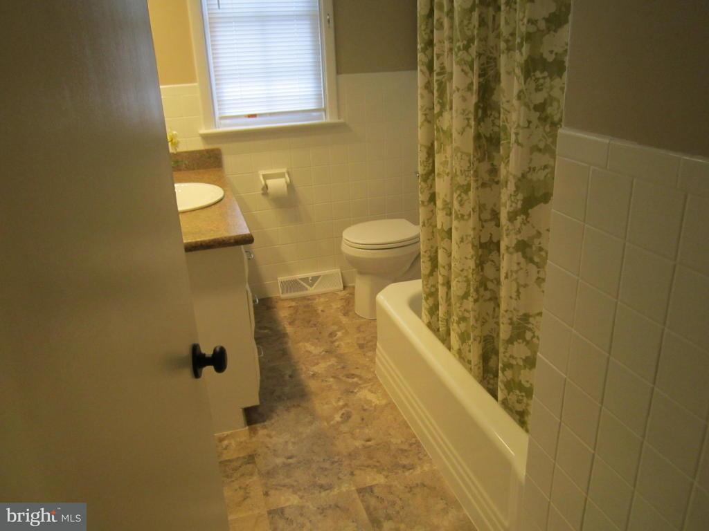 744 Robin Road Lancaster, PA 17601 - Photo 15 of 24 Gallery Image 15