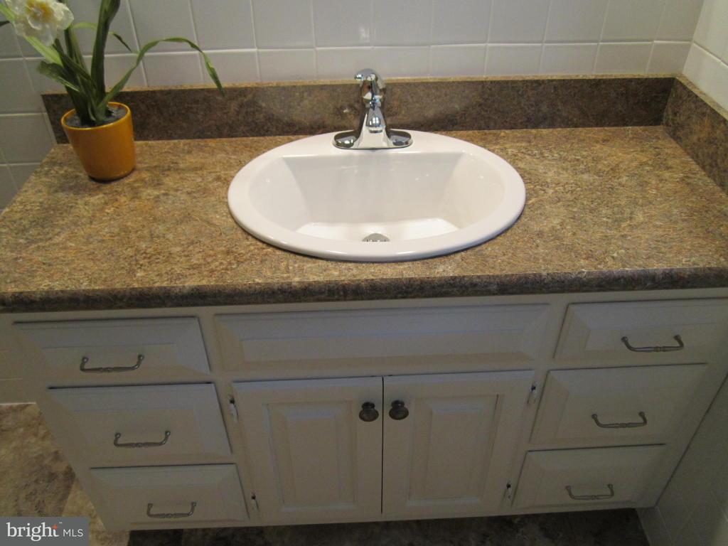 744 Robin Road Lancaster, PA 17601 - Photo 16 of 24 Gallery Image 16