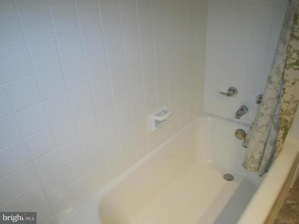 744 Robin Road Lancaster, PA 17601 - Photo 17 of 24 Gallery Image 17
