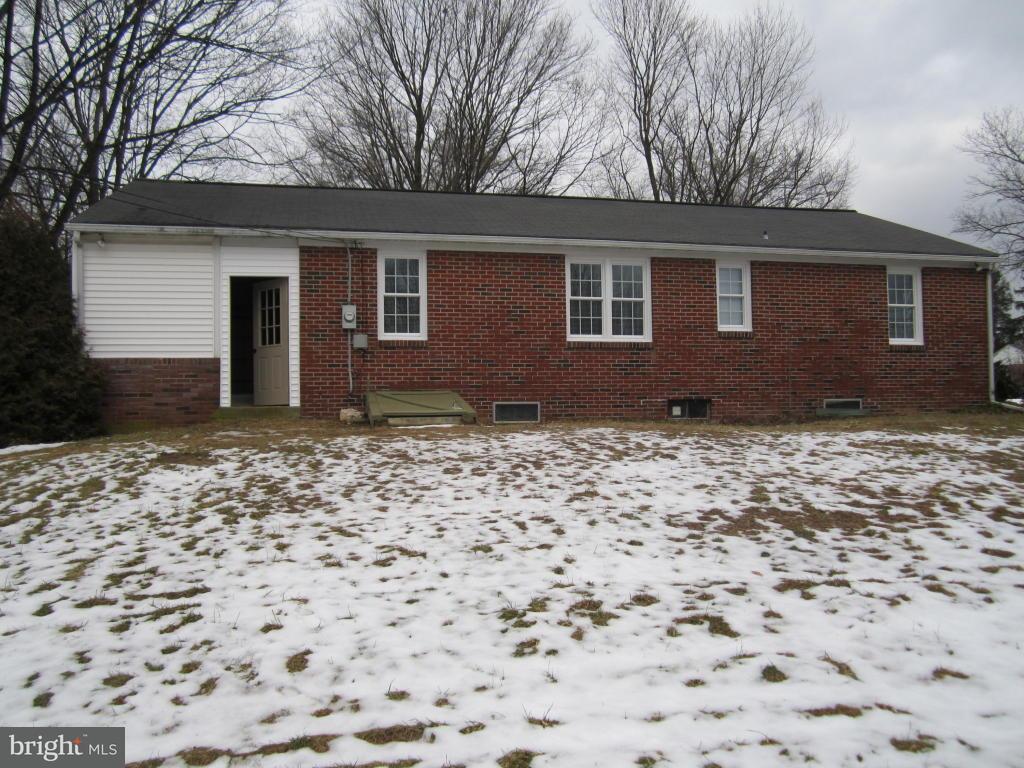 744 Robin Road Lancaster, PA 17601 - Photo 3 of 24 Gallery Image 3