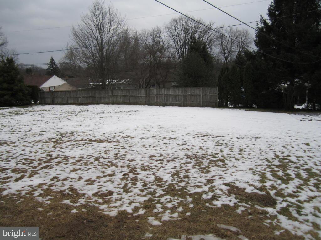 744 Robin Road Lancaster, PA 17601 - Photo 4 of 24 Gallery Image 4