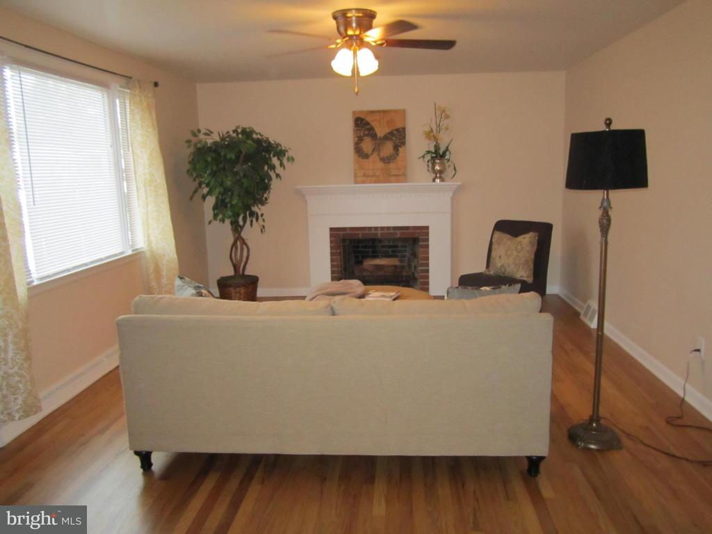 744 Robin Road Lancaster, PA 17601 - Photo 5 of 24 Gallery Image 5