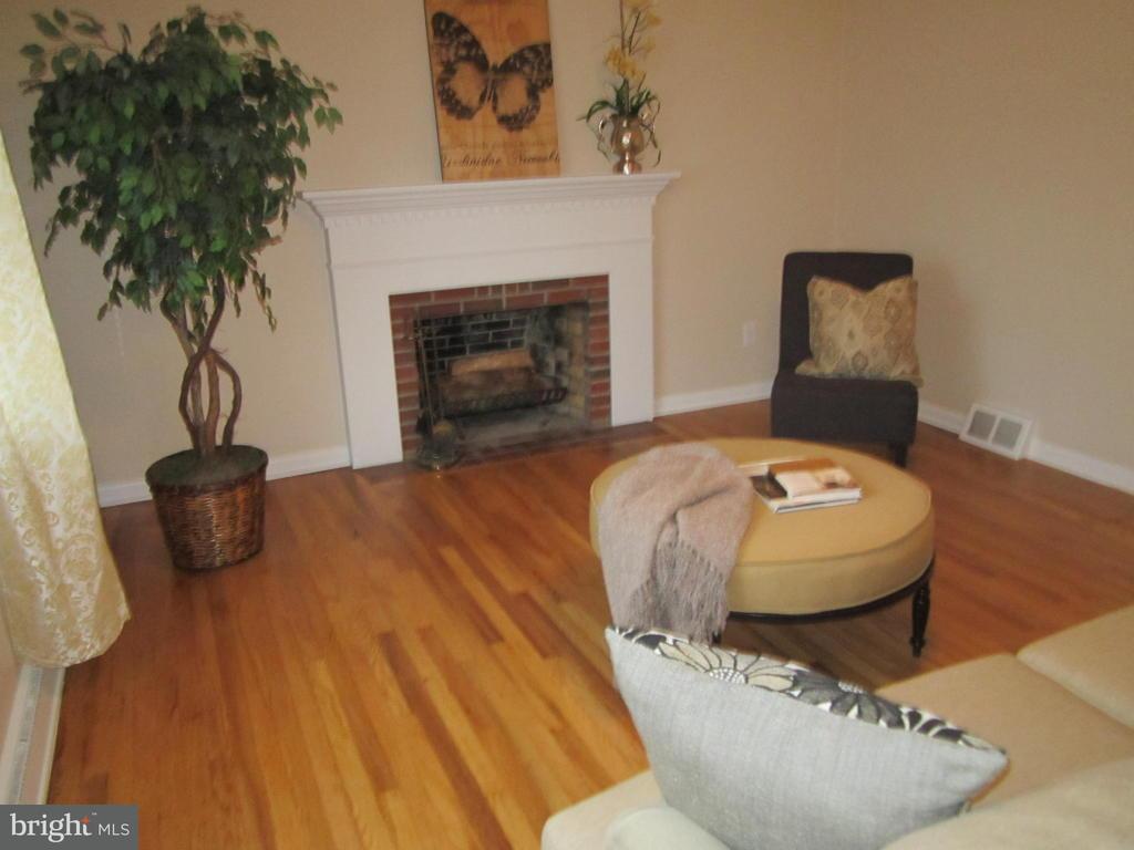 744 Robin Road Lancaster, PA 17601 - Photo 6 of 24 Gallery Image 6