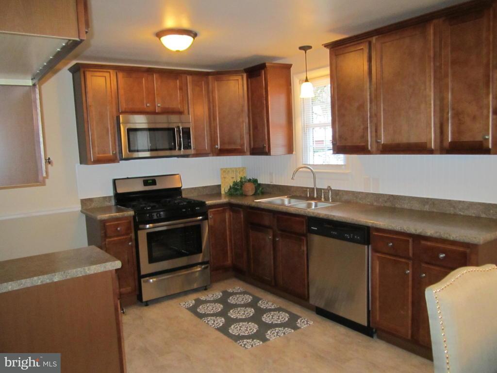 744 Robin Road Lancaster, PA 17601 - Photo 9 of 24 Gallery Image 9