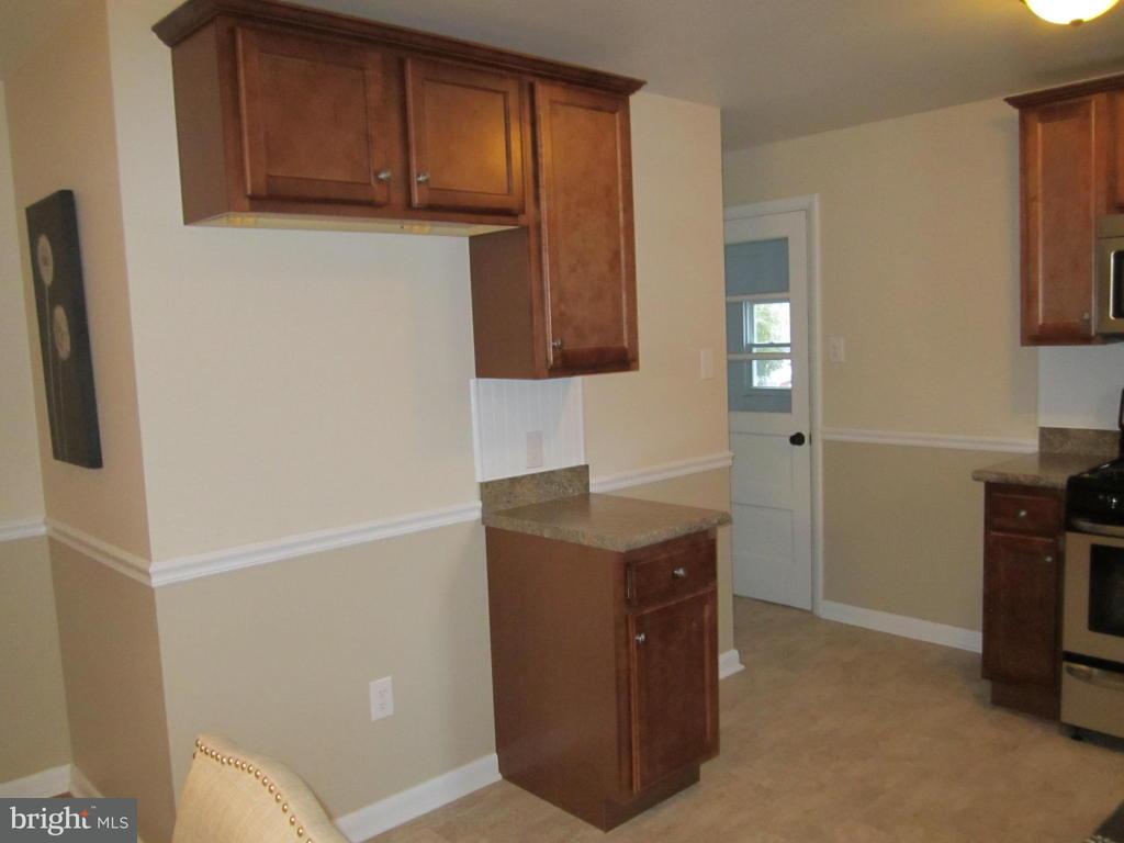 744 Robin Road Lancaster, PA 17601 - Photo 10 of 24 Gallery Image 10