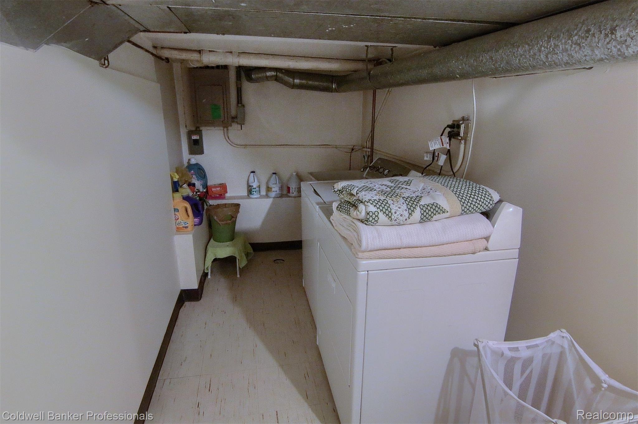 12041 Haggerty Road Belleville, MI 48111 - Photo 27 of 31 27-Lower Level Laundry Room.jpg