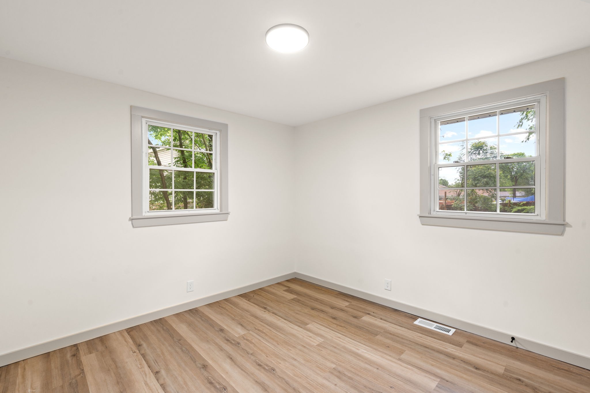 3004 Anderson Road Nashville, TN 37217 - Photo 19 of 28 an empty room with a window