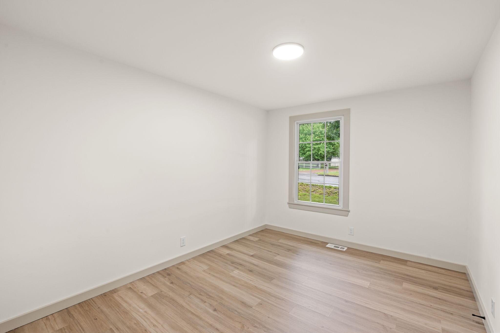 3004 Anderson Road Nashville, TN 37217 - Photo 24 of 28 an empty room with a window