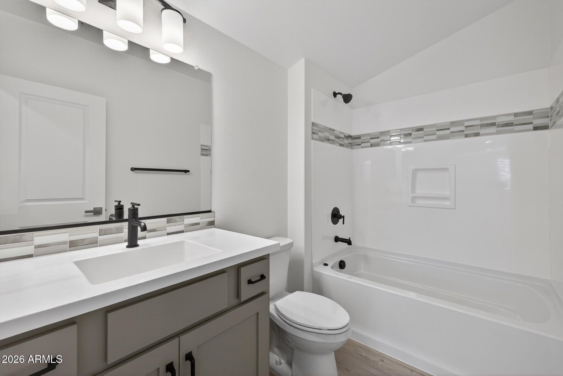 4273 East John Street Gilbert, AZ 85295 - Photo 19 of 42 31)BATH 2