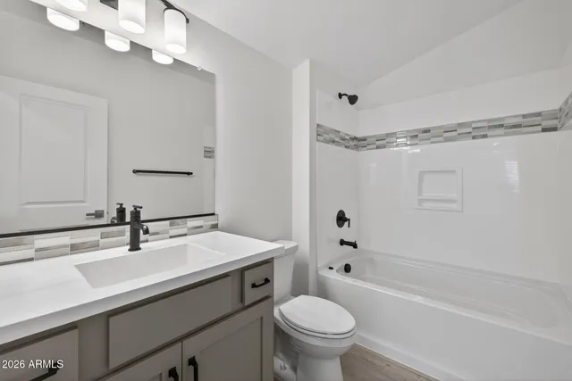 a view of a house with backyard