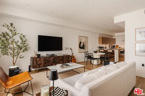 $1,229,000 | 1040 North Spaulding Avenue, Unit 4, West Hollywood, CA 90046