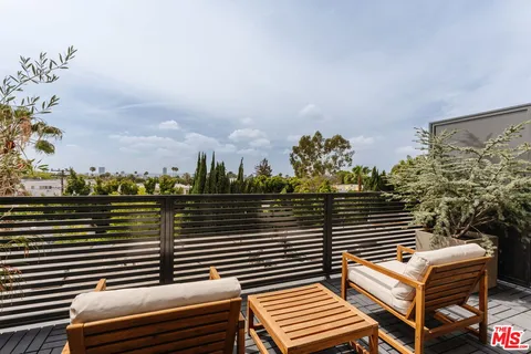 $1,229,000 | 1040 North Spaulding Avenue, Unit 4, West Hollywood, CA 90046