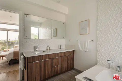 $1,229,000 | 1040 North Spaulding Avenue, Unit 4, West Hollywood, CA 90046
