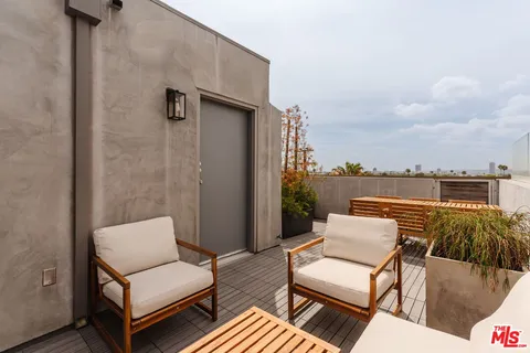 $1,229,000 | 1040 North Spaulding Avenue, Unit 4, West Hollywood, CA 90046