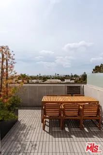 $1,229,000 | 1040 North Spaulding Avenue, Unit 4, West Hollywood, CA 90046