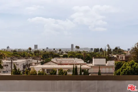 $1,229,000 | 1040 North Spaulding Avenue, Unit 4, West Hollywood, CA 90046