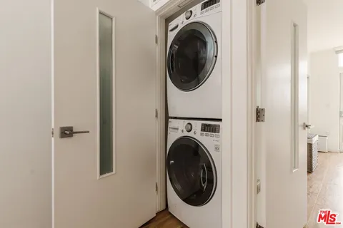 $1,229,000 | 1040 North Spaulding Avenue, Unit 4, West Hollywood, CA 90046