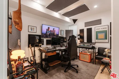 $1,229,000 | 1040 North Spaulding Avenue, Unit 4, West Hollywood, CA 90046