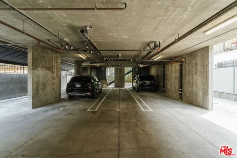 $1,229,000 | 1040 North Spaulding Avenue, Unit 4, West Hollywood, CA 90046