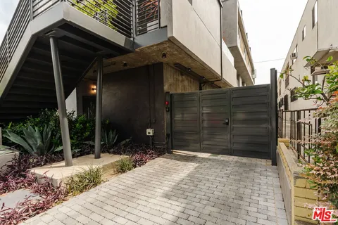 $1,229,000 | 1040 North Spaulding Avenue, Unit 4, West Hollywood, CA 90046