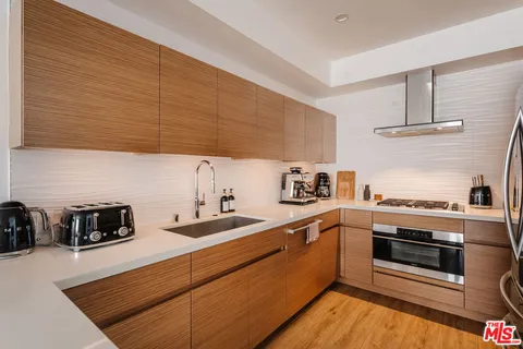 $1,229,000 | 1040 North Spaulding Avenue, Unit 4, West Hollywood, CA 90046