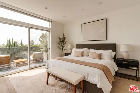 $1,229,000 | 1040 North Spaulding Avenue, Unit 4, West Hollywood, CA 90046