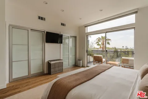 $1,229,000 | 1040 North Spaulding Avenue, Unit 4, West Hollywood, CA 90046