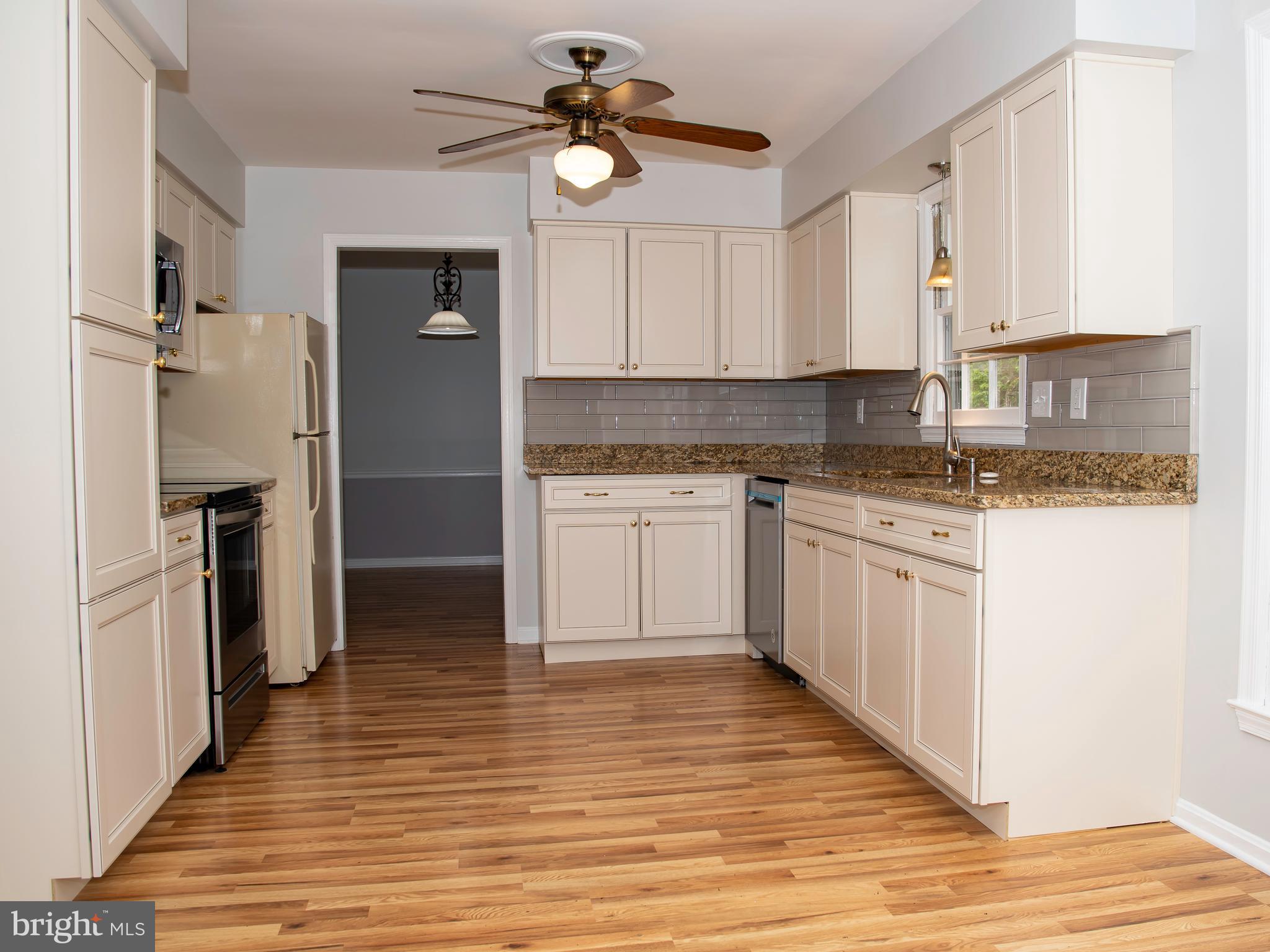 8402 Reflection Lane Vienna, VA 22182 - Photo 4 of 24 Kitchen