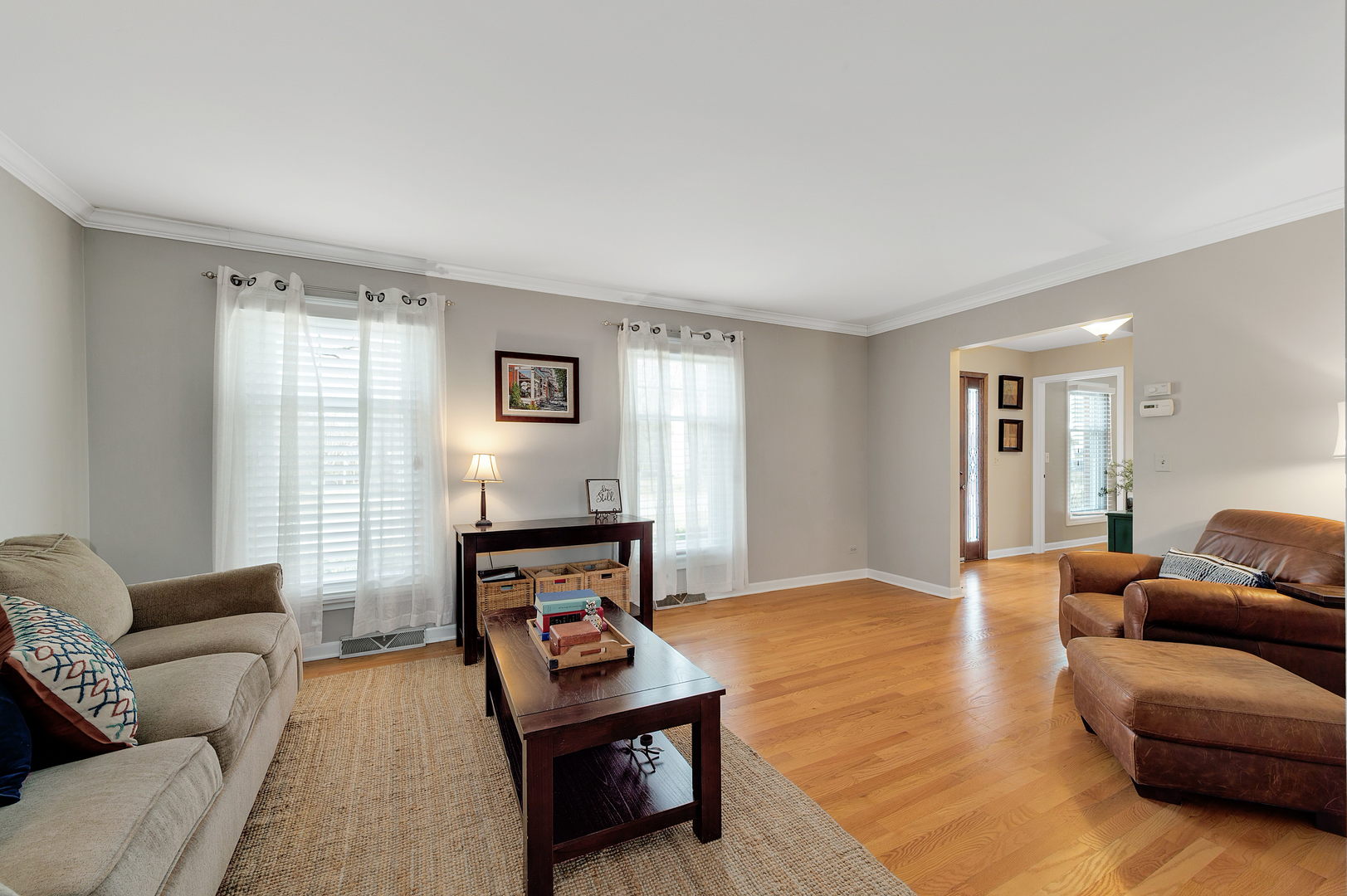 2S567 White Birch Lane Wheaton, IL 60189 - Photo 4 of 31 a living room with furniture