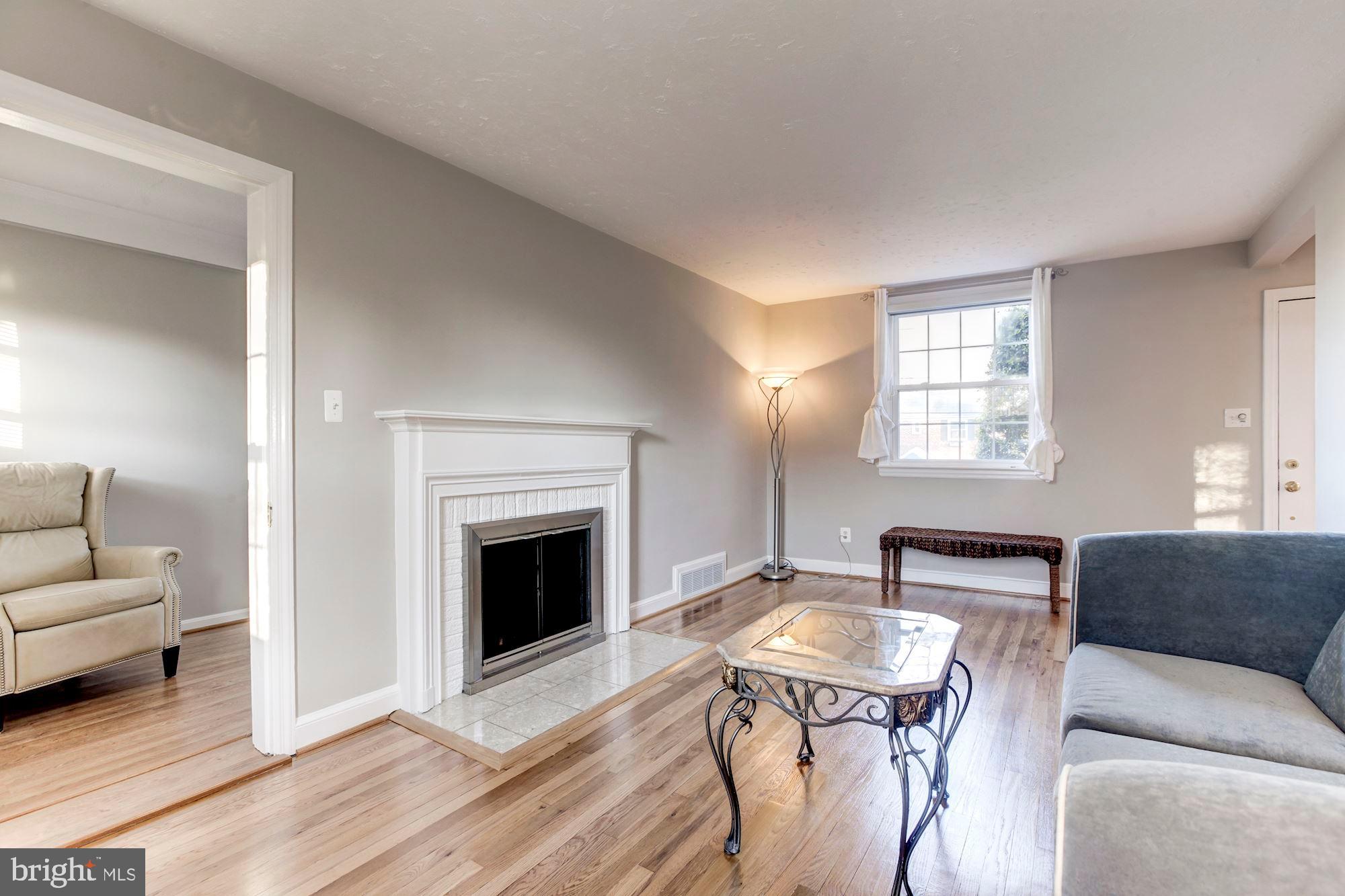10030 Dallas Avenue Silver Spring, MD 20901 - Photo 12 of 24 Living room