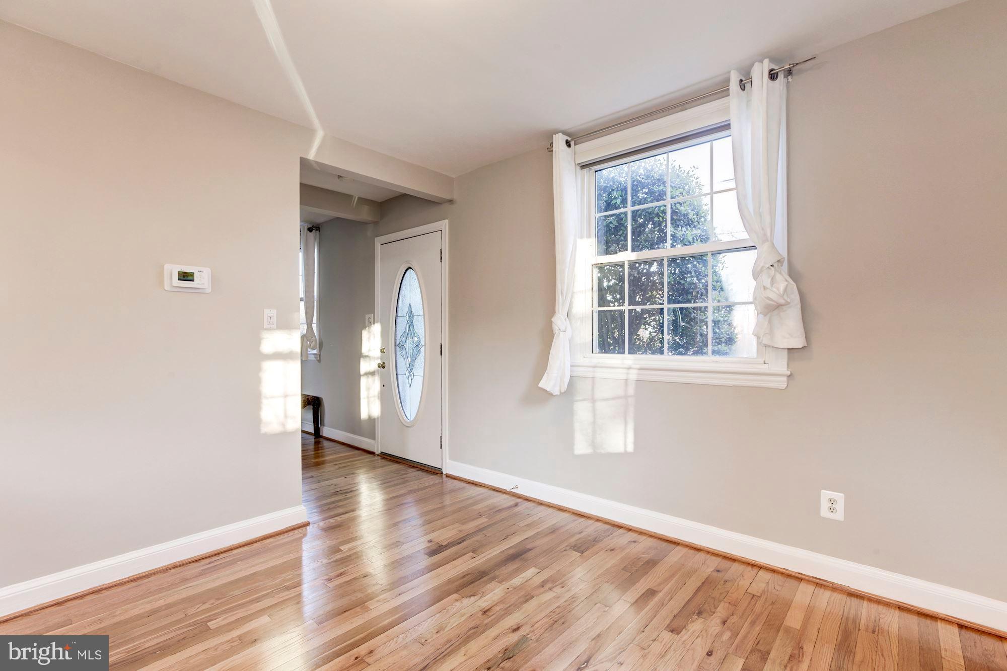 10030 Dallas Avenue Silver Spring, MD 20901 - Photo 5 of 24 Gorgeous hardwoods