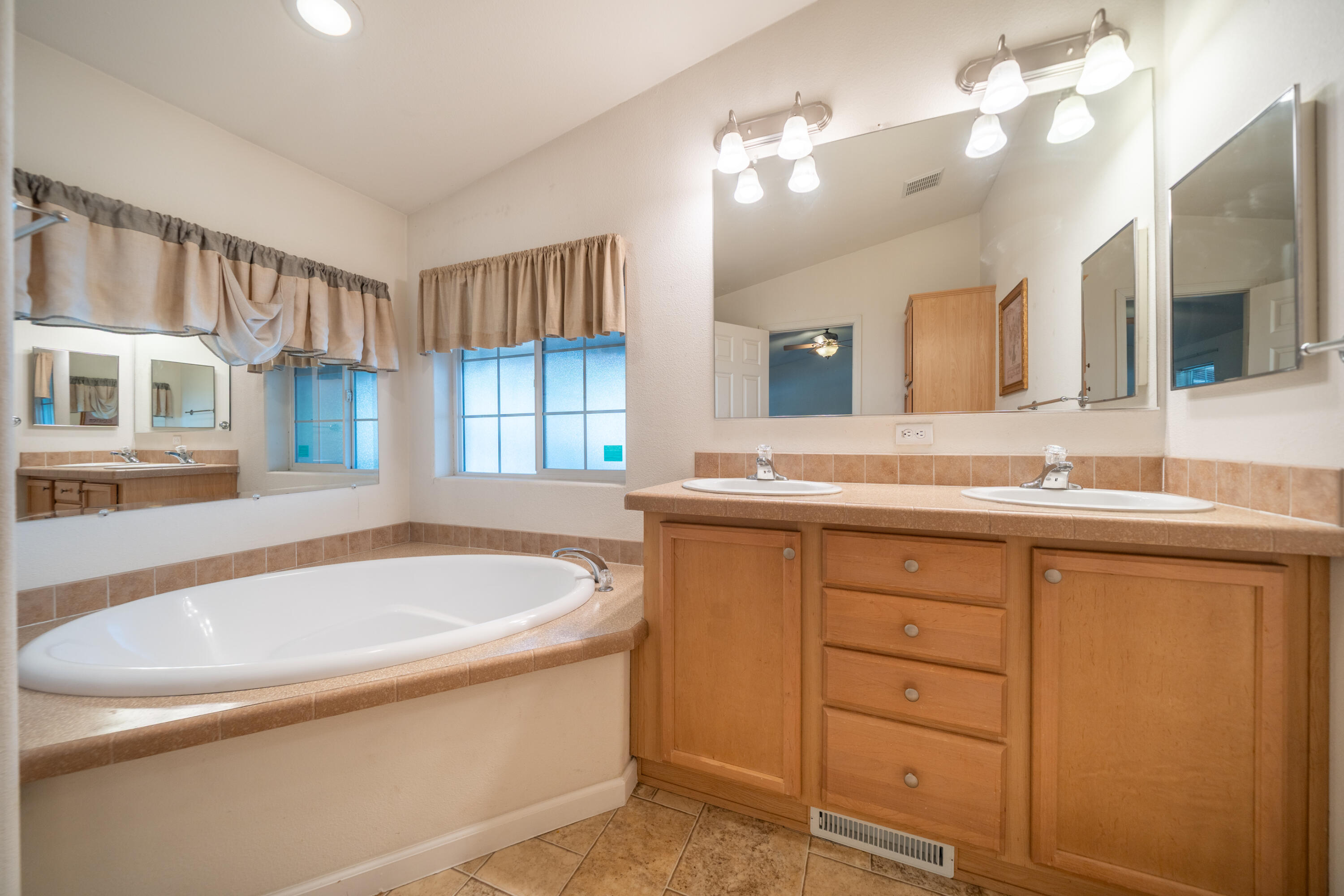 22151 Ravine Court Redding, CA 96003 - Photo 10 of 34 22151 Ravine Ct-28