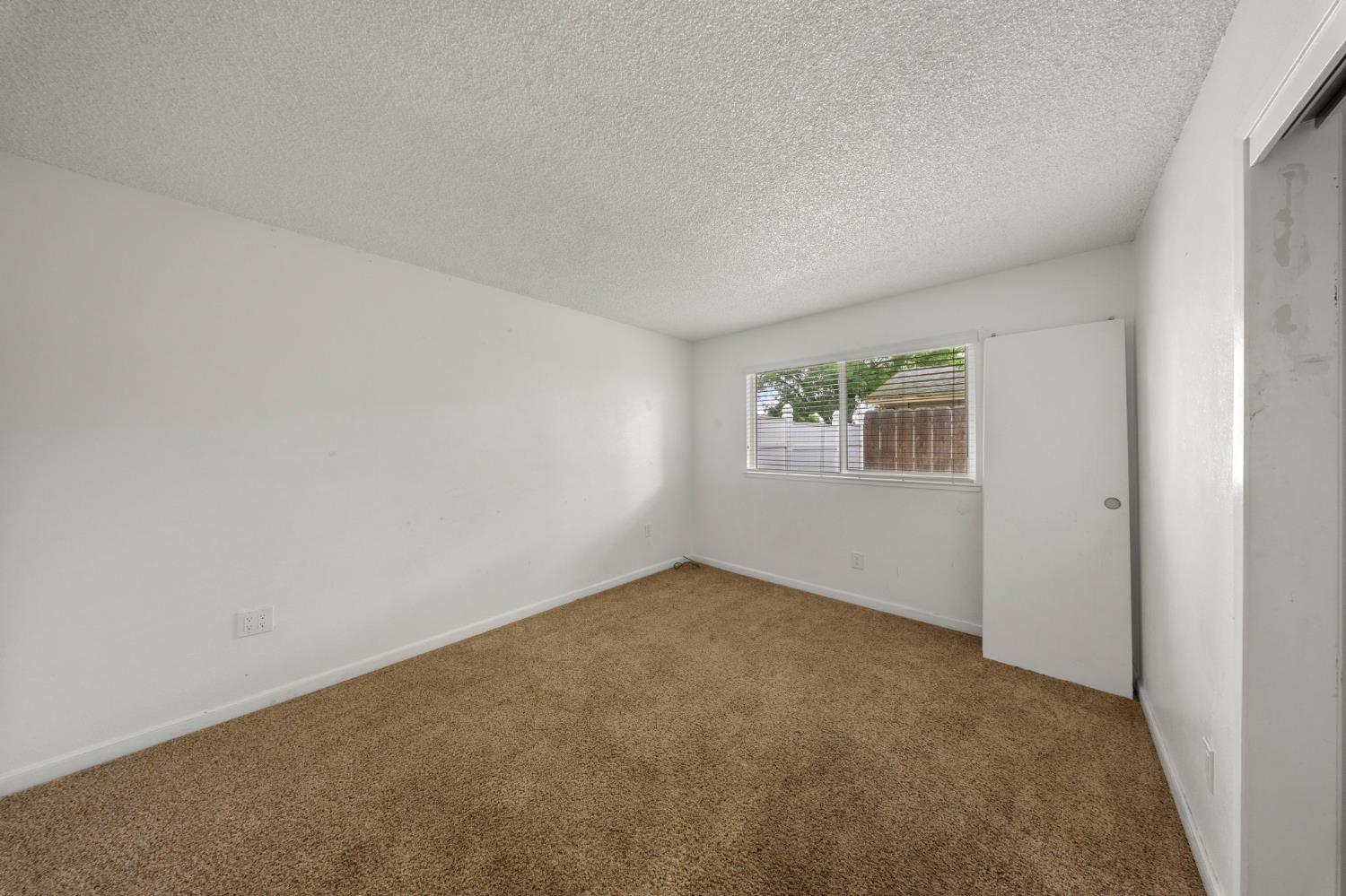 1120 Shasta Avenue Modesto, CA 95358 - Photo 20 of 35 an empty room with windows