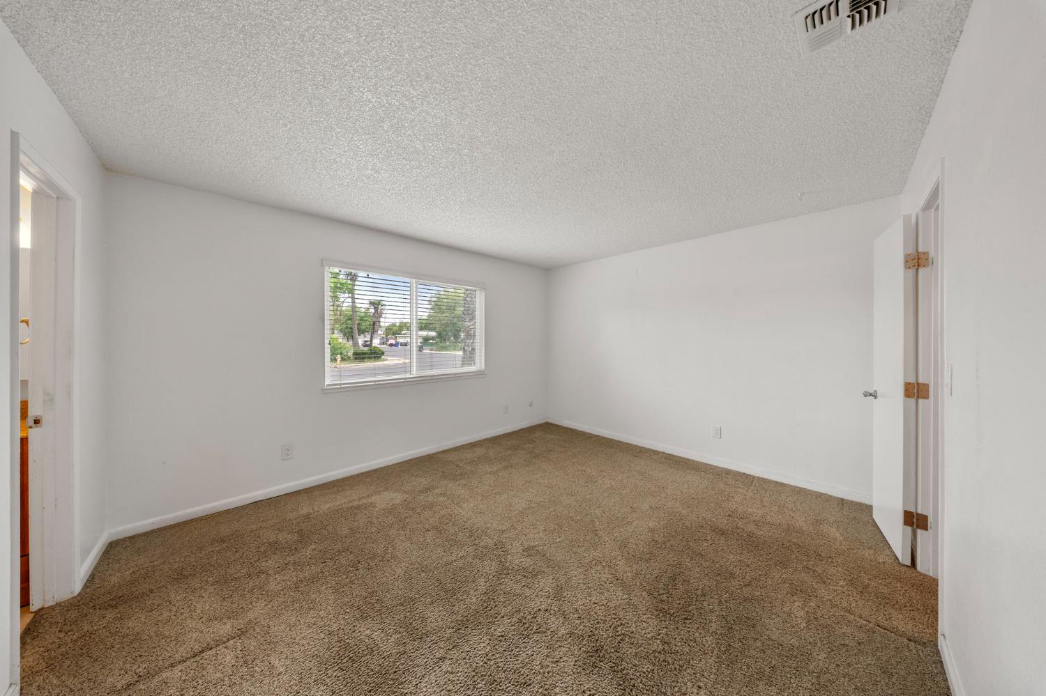1120 Shasta Avenue Modesto, CA 95358 - Photo 23 of 35 an empty room with a window
