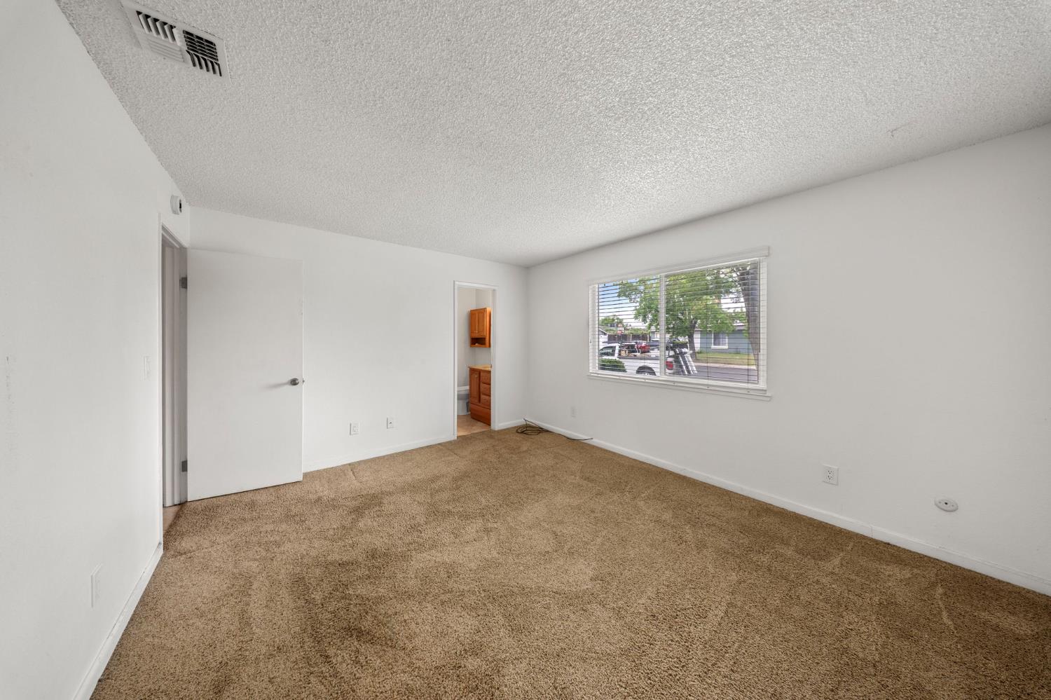 1120 Shasta Avenue Modesto, CA 95358 - Photo 24 of 35 an empty room with windows