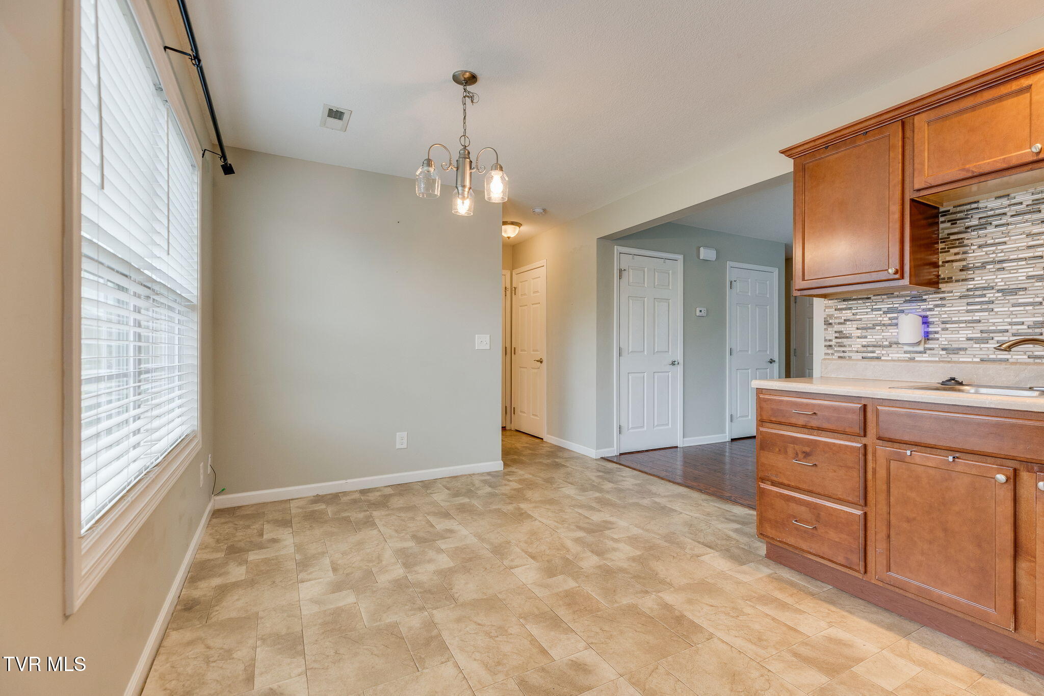 396 Jonesboro Road, Unit 35H Piney Flats, TN 37686 - Photo 11 of 28 010