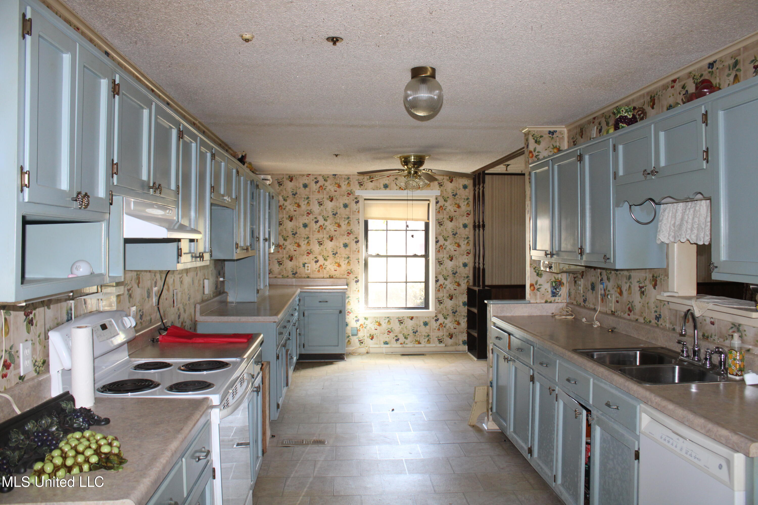 76 Peach Tree Road Byhalia, MS 38611 - Photo 11 of 47 IMG_7033