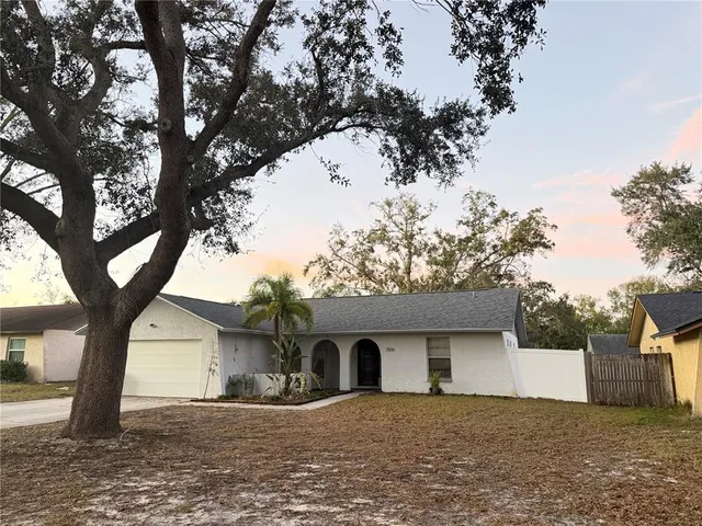 a view of a house with a yard