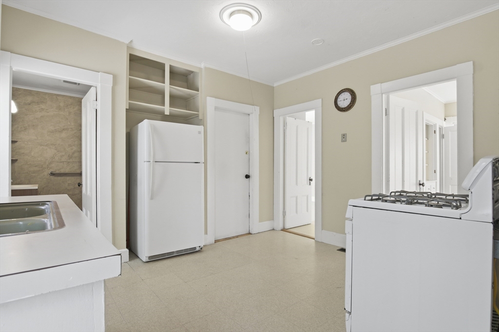 21 Atkins Avenue Lynn, MA 01904 - Photo 10 of 37