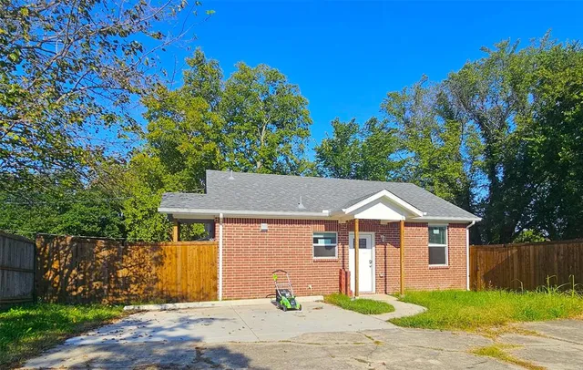 $1,750 | 1405 East Sherman Drive, Unit ADU, Denton, TX 76209