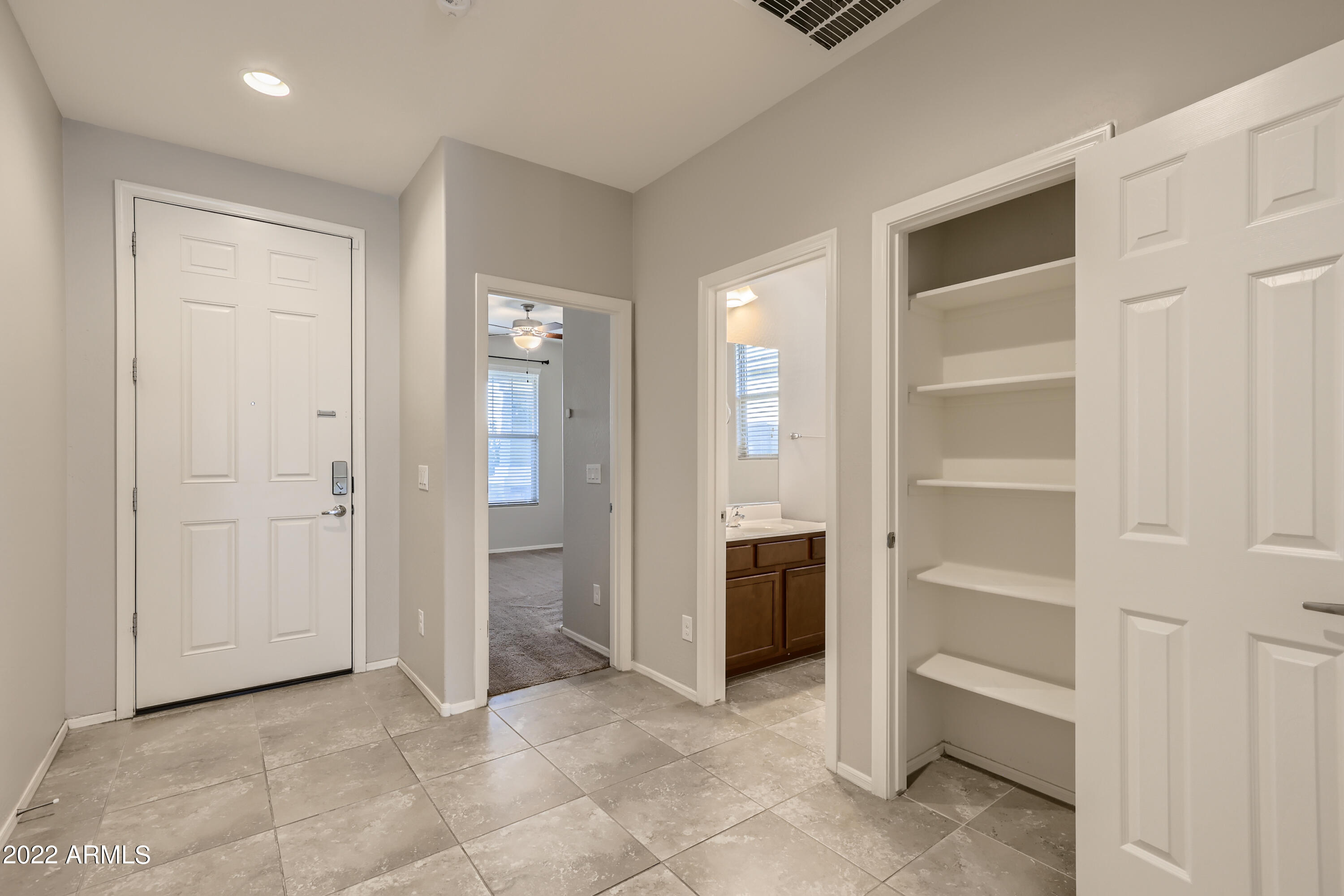 2413 East Beverly Road Phoenix, AZ 85042 - Photo 5 of 33 Gallery Image 5