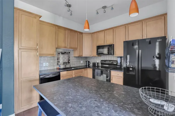 $2,150 | 209 Quebec Street, Unit I, Denver, CO 80220