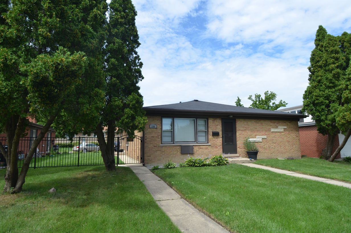586 Rozanne Drive Addison, IL 60101 - Photo 1 of 13 Gallery Image 1