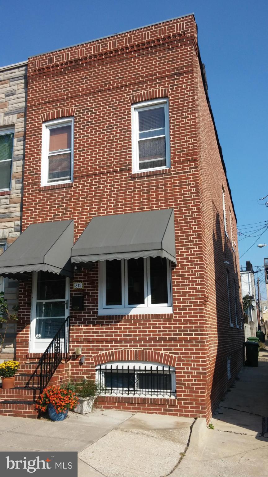 819 South Potomac Street Baltimore, MD 21224 - Photo 1 of 30 a front view of a house