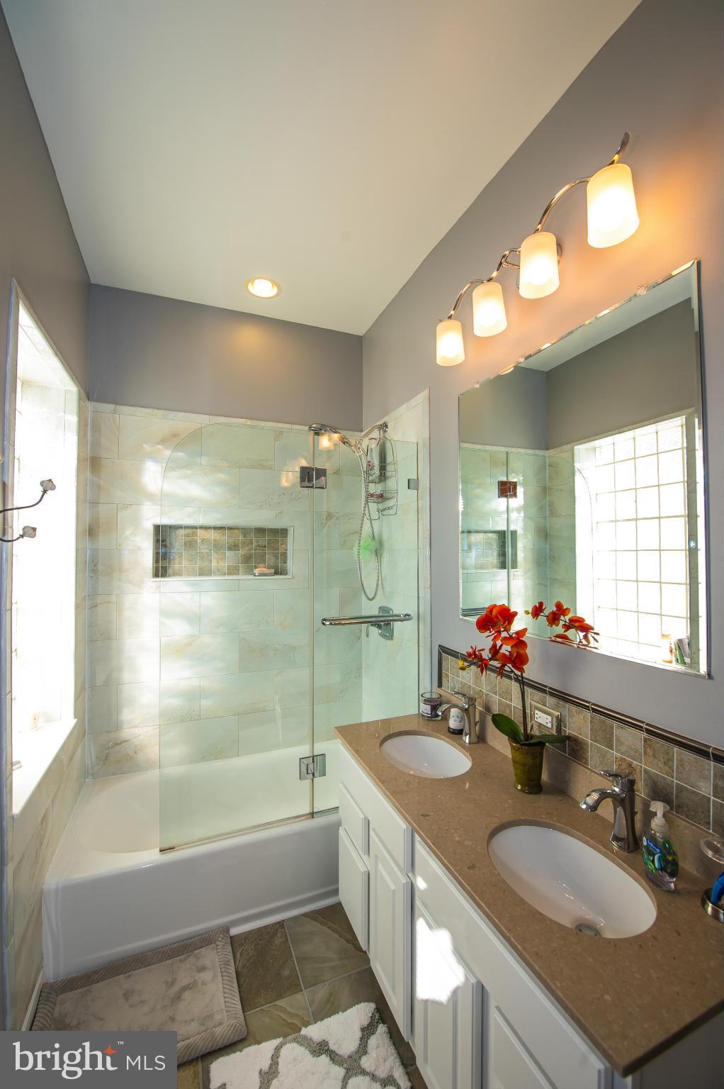 819 South Potomac Street Baltimore, MD 21224 - Photo 20 of 30 a bathroom with a granite countertop sink mirror and a bath tub
