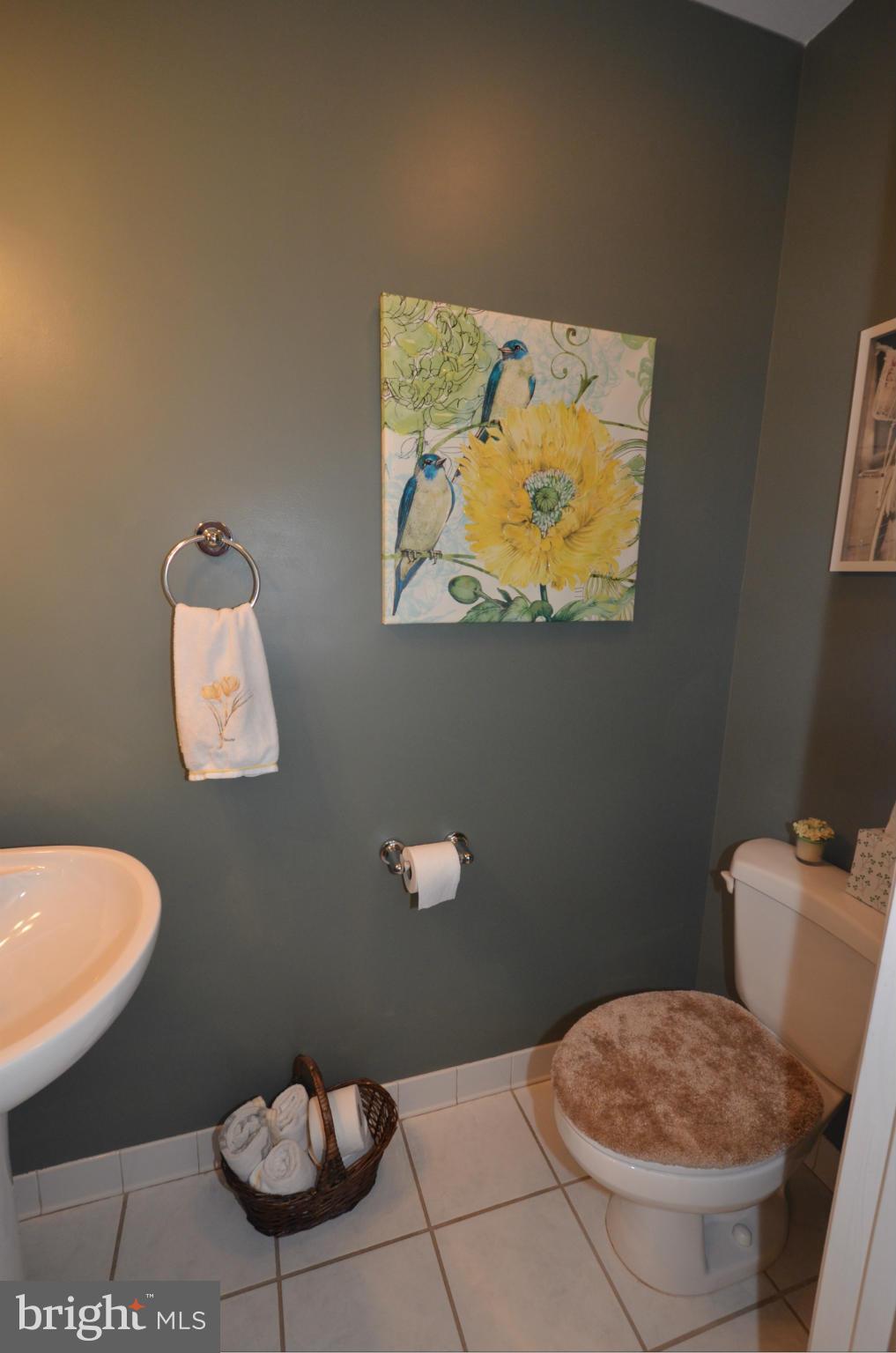 819 South Potomac Street Baltimore, MD 21224 - Photo 10 of 30 a bathroom with a toilet