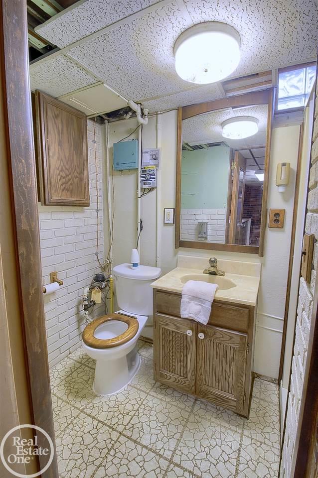 19381 Stephens Eastpointe, MI 48021 - Photo 18 of 34