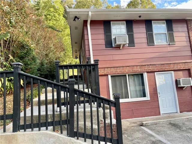 $900 | 6068 Tracy Valley Drive Northwest, Norcross, GA 30093