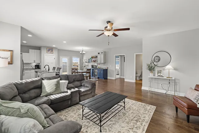 a en suite bathroom with double vanity sinks and a mirror