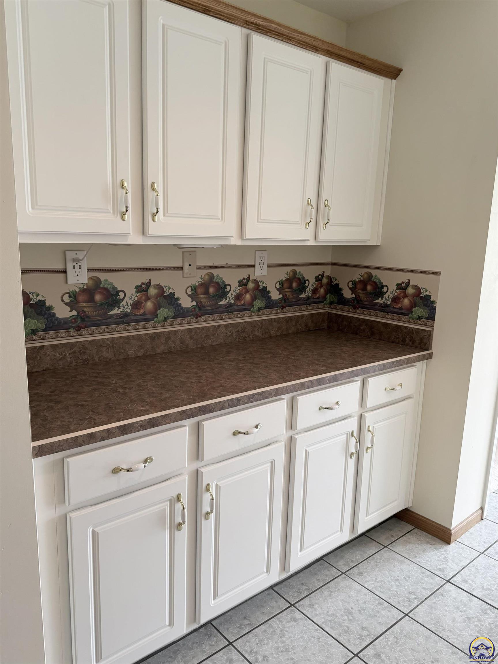 2027 Southwest West Trail Road Topeka, KS 66615 - Photo 22 of 56 Butler Pantry.